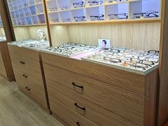 -天空之镜眼镜店蔡司依视路配镜授权零售店(望京颐堤港店)