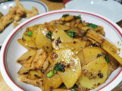 盐菜土豆片-自贡盐帮菜·玩辣餐厅(樱花园西街店)