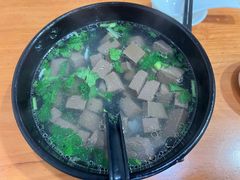 -莱莱小笼·乔艾