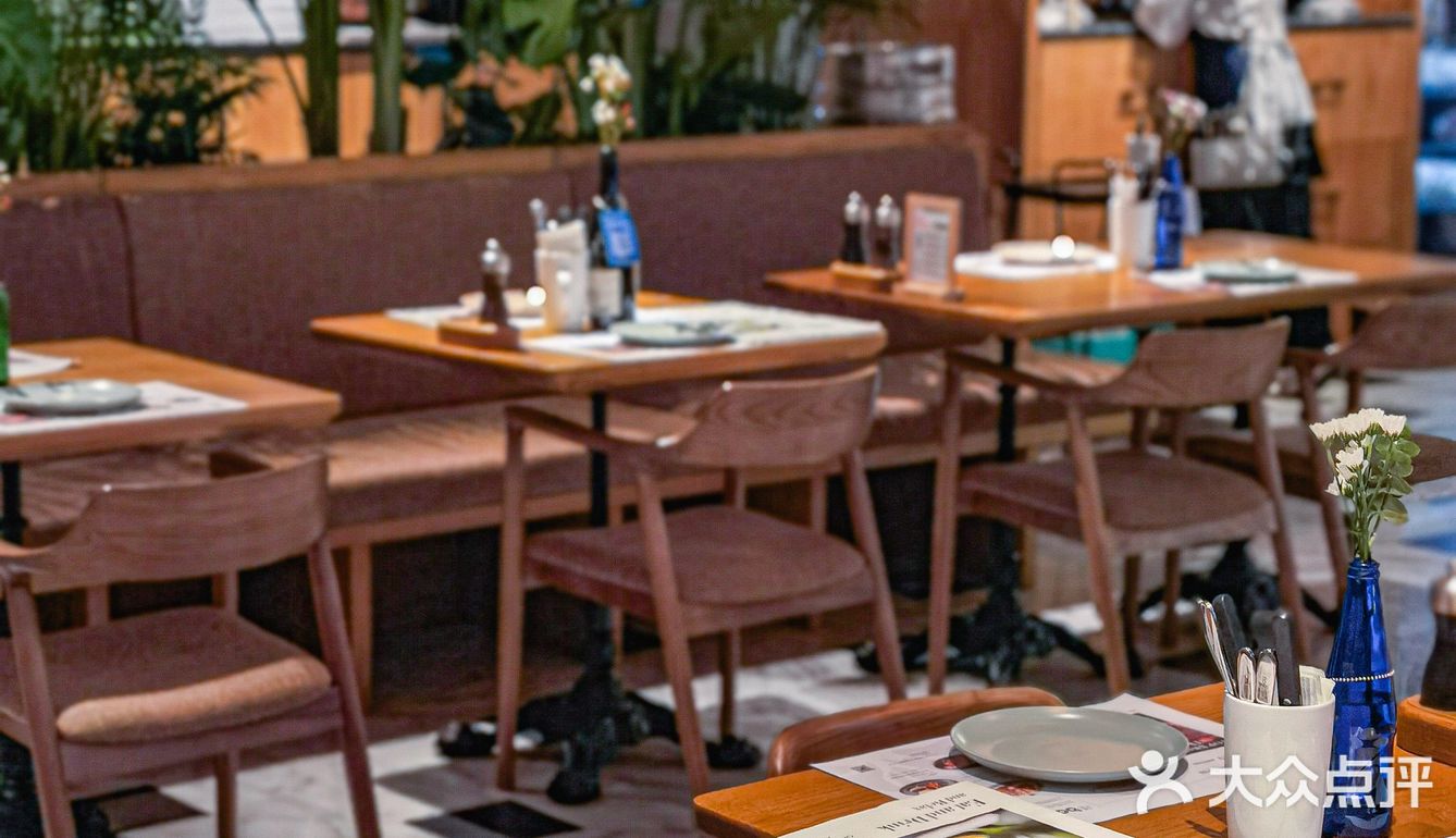 最近疯狂种草的西餐厅，氛围感十足🏙️~