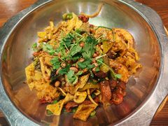 -愉肴麻辣香锅(中山路店)