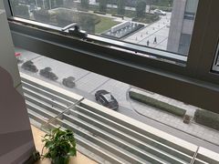 -瑞尔齿科(上海长风大悦城店)