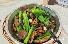 Stir-Fried Chicken Offal with Bok Choy