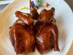 玻璃皮润烧乳鸽-北京厨房(西安SKP店)