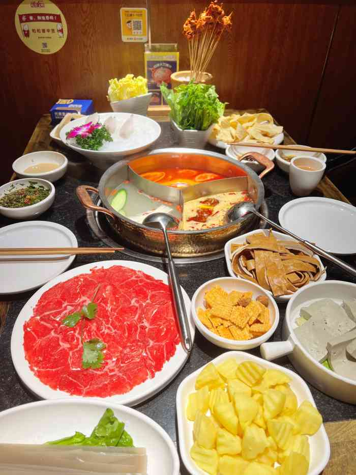 周师兄重庆火锅(洪崖洞店)-"位置在洪崖洞店 [薄荷]环境:外面看起.
