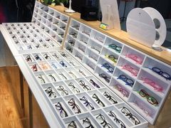 -MiRi眼镜连锁·蔡司·尼康控优点合作店(莘庄店)
