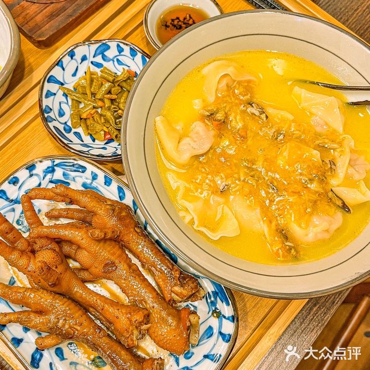 被誉为体育西排队王的蟹叁宝