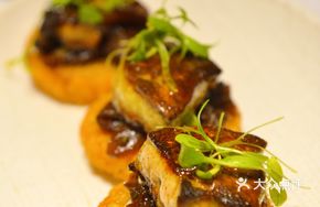 Classic Truffle Rossini Steak with Pan-Seared Foie Gras