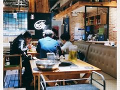 大堂-洪氏嗨捞·广东猪肚鸡·椰子鸡火锅(西咸万象城店)