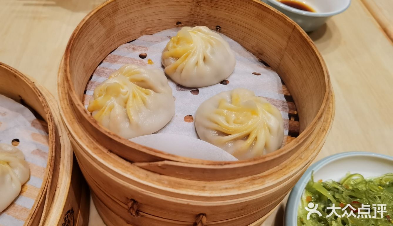 中午吃饭点来和朋友一起来到万象城里的弄堂小笼包