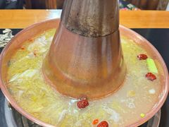 -果松木炭酸菜铜火锅·外婆参鸡汤