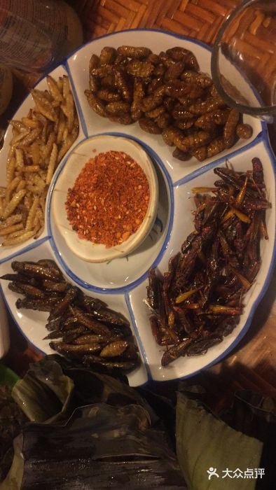 多哥水傣味餐厅(司马巷店)炸虫拼盘图片