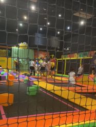 -蹦蹦跳跳(新奥购物中心店)