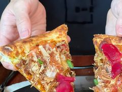 白味增厚切三文鱼披萨-O'mills Sourdough Bakery&Bistro(永嘉路店)