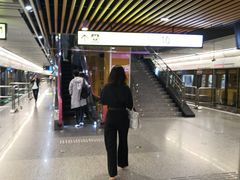 -红土地(地铁站)