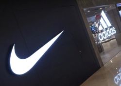 -adidas(德基广场店)