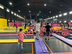 -嘿哟动霸CHUA·新潮玩运动娱乐中心·蹦床滑冰团建乐园