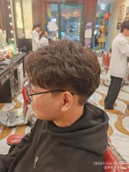 -东方先生国潮男士理发馆
