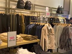 -URBAN REVIVO(济南领秀城贵和购物中心店)