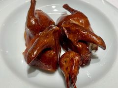 玻璃皮润烧乳鸽-北京厨房(西安SKP店)