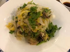 脆酸菜炝拌香螺-东方饺子王(新奥购物中心店)