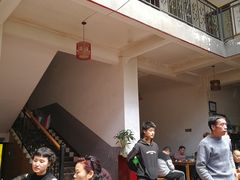 -茅屋大酒店