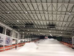 -乔波室内滑雪场