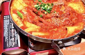Chicken Feet and Rice Noodle Hot Pot