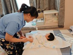 -鲸鱼妈妈月嫂/育婴师定制