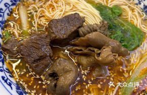牛肉肥肠米线
