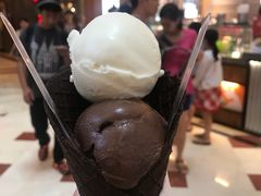 -Inside Scoop Suria KLCC