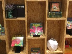 -新华里咖啡书吧(新华书店小寨店)