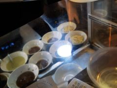 -松树干拌面店