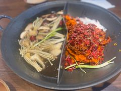 鸳鸯锅红汤配菌汤锅-萍姐火锅·公路夜市(打浦桥日月光店)