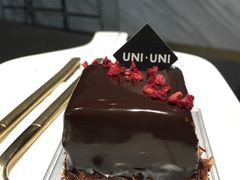 -UNI UNI(环亚凯瑟琳店)