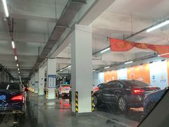 -虹桥火车站-停车场