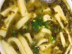 酸菜糍粑汤-石磨豆花家常菜·牦牛排土火锅