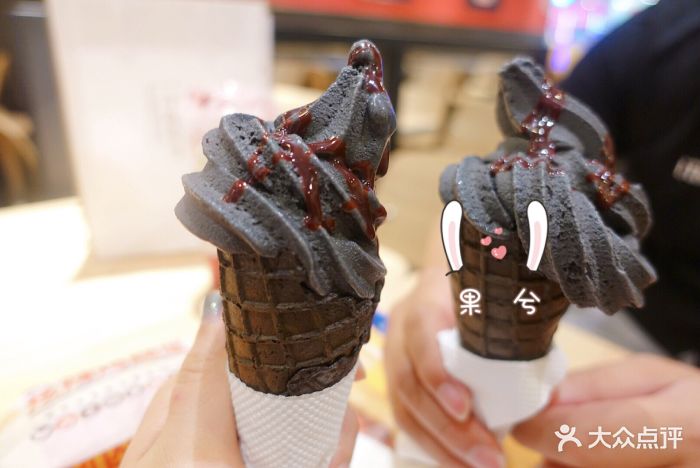 汉堡王(南京新街口2店)酷黑火山华夫冰淇淋(黑芝麻)图片 