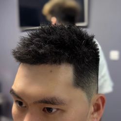 -15C7 男士理发馆 烫染专业店