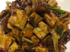 菌酱螺旋粉炒牛肉粒-有璟阁港式餐厅(国贸商城店)