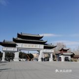 仿古式大门给人一种穿越的感觉