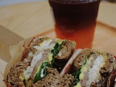 烤牛肉贝果-Tims天好咖啡·贝果(锦江国金中心店)