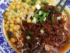 -渝之汇牛肉豌杂面