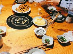 -野山舂·贵州现舂酸汤火锅(鸿通城店)