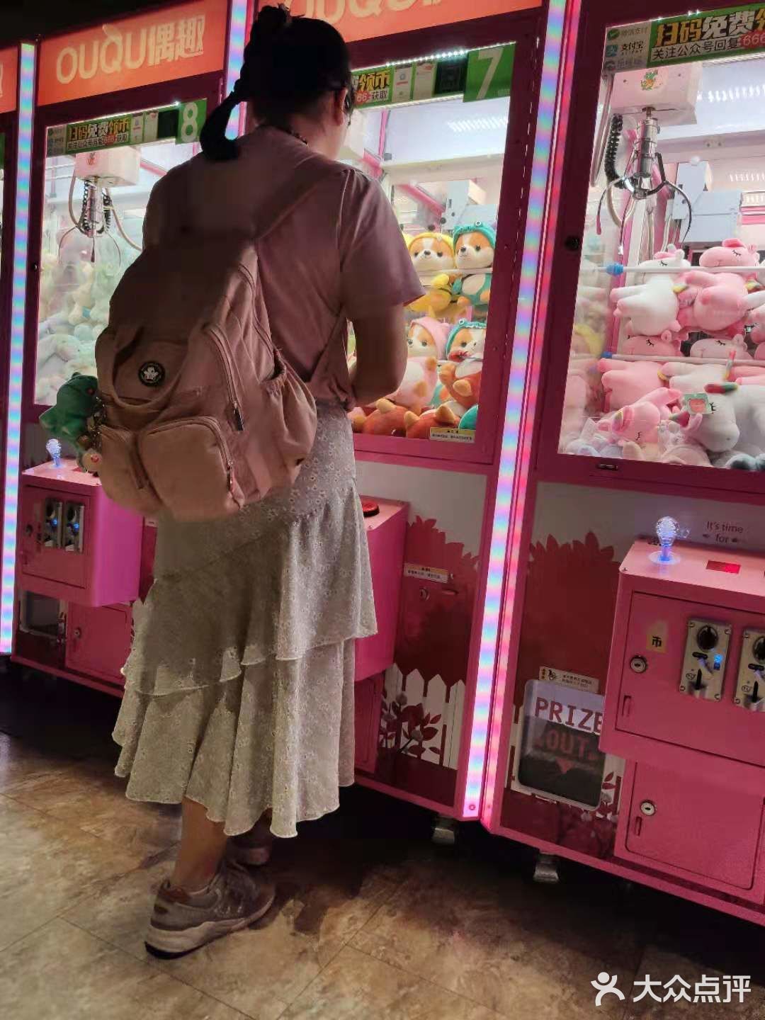 那个盆子比我朋友的脸还要大