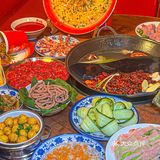 这家东莞首家我可惦记好久啦 / 头牌烧菜火锅香迷糊了