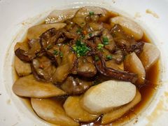 鸡冠油蒸芋艿-新天明砂锅鱼头煲