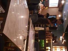 -La Mer Restaurant & Lounge