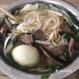 大夏天吃粉真的很需要勇气, 哪怕店里风扇很大到处吹