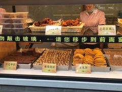 面包甜点陈列柜-四季小馆·地道北京小吃(广百店)